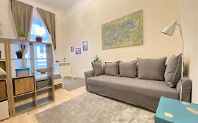 Wesseleny Apartment Near Synagogue With Ac After Renovation